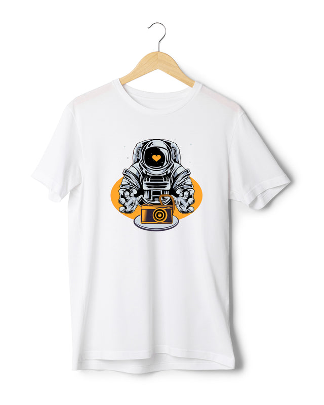 ASTRONAUT WITH CAMERA T-SHIRT - ORGANIC